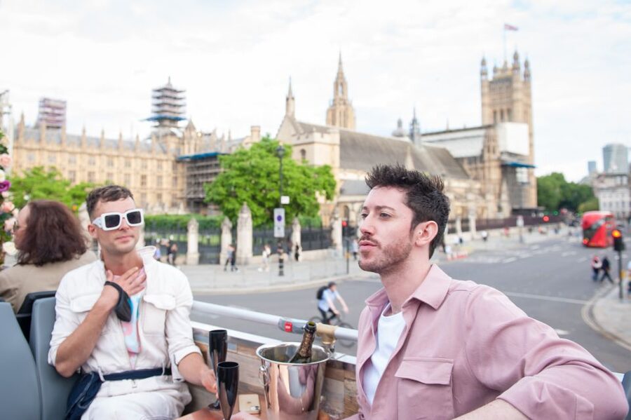 London: Bar Bus Tour by Tootbus - Piccadilly Circus and the changing pace of London