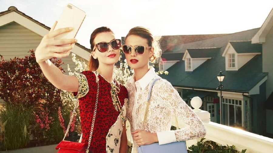 London: Bicester Village Shopping Day Trip with Coach Ride - Five hours to shop at your own pace