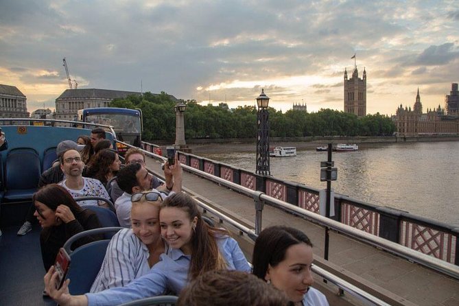 London by Night Sightseeing Open Top Bus Tour with Live Guide - What the 90-minute length really gives you
