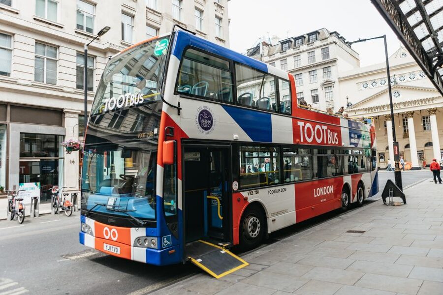 London: Children's Open Top Bus Tour - Green Park, Pall Mall, and the royal route