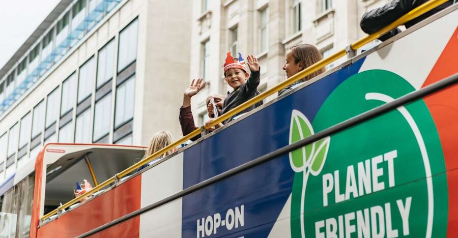 London: Children's Open Top Bus Tour - Westminster Abbey and Downing Street