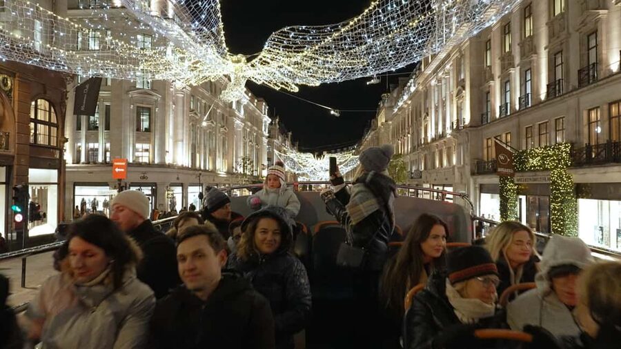 London: Christmas Lights Bus Tour With Live Guide - The top deck has the best view, but winter is serious