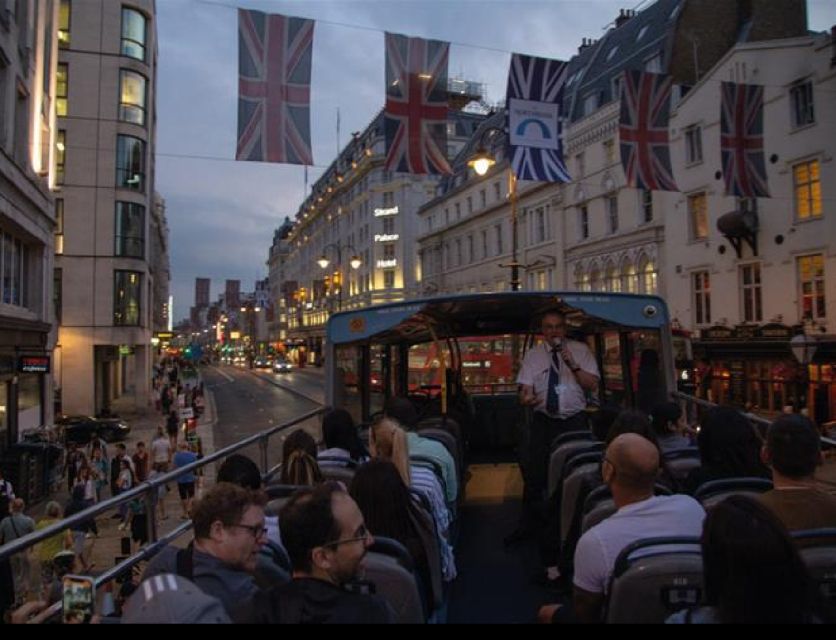 London: Christmas Lights Bus Tour With Live Guide - Who will enjoy this Christmas bus tour most?