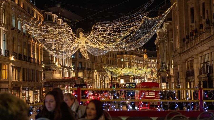 London: Christmas Lights Santa Sleigh Open-Top Tour - Regent Street and Hamleys