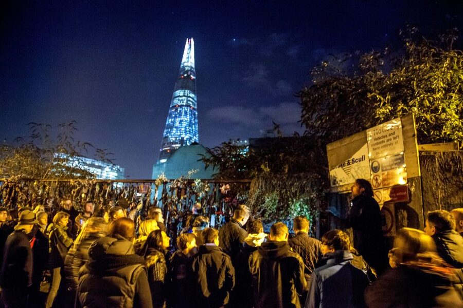 London: Comedy Horror Ghost Tour on a Bus - South of the river and the Tower of London