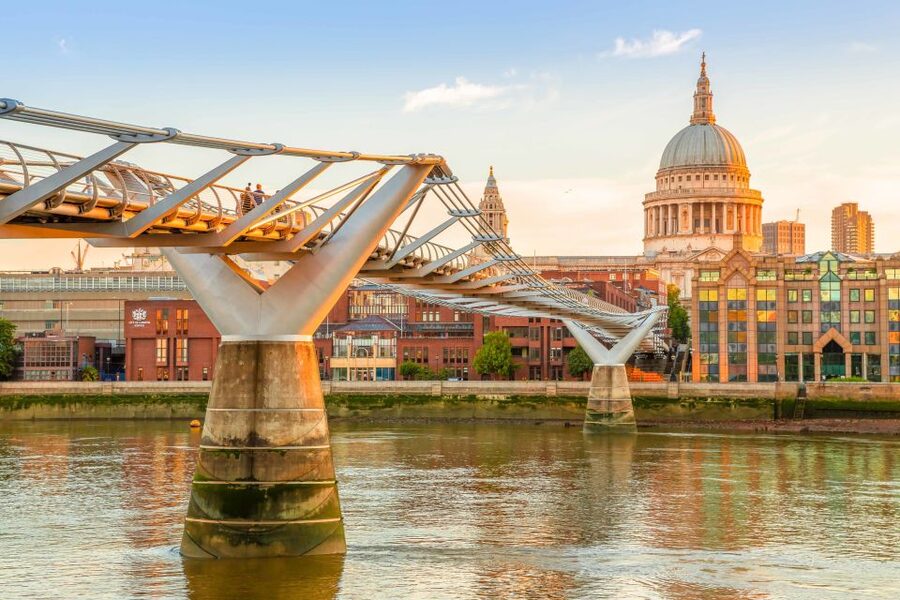 London: Full-Day Sightseeing Bus Tour with River Cruise - Coach comfort and the pace of nine hours