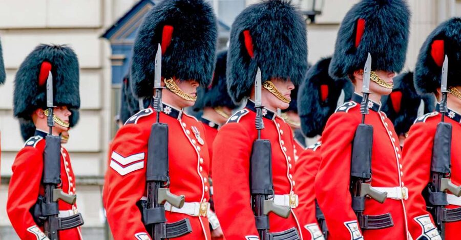 London: Full-Day Sightseeing Bus Tour with River Cruise - Who should book this London tour?