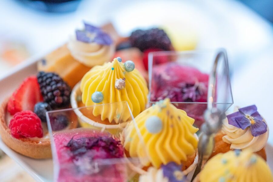 London: Gin and Afternoon Tea Bus Tour with Audio Guide - What arrives on the tea tray