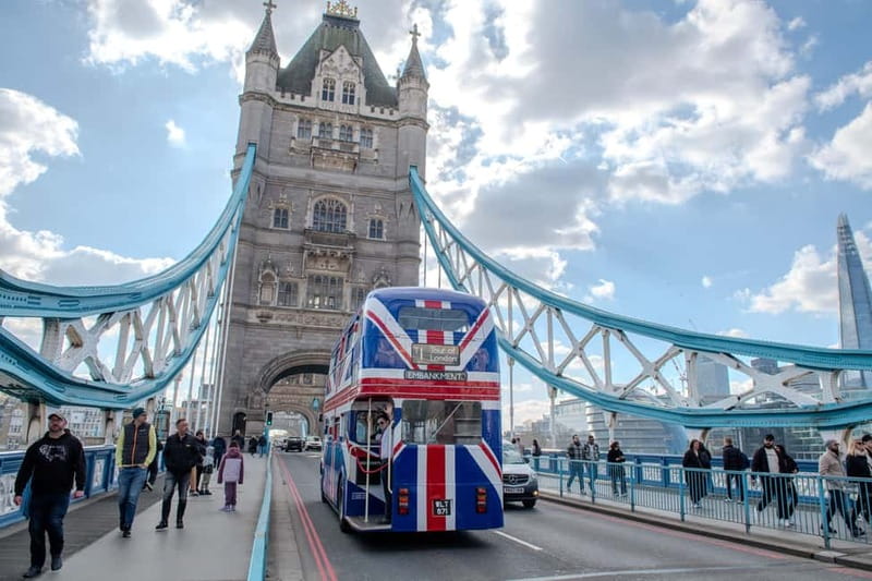 London: Great British Afternoon Tea Bus Tour - The bus, comfort, and weather