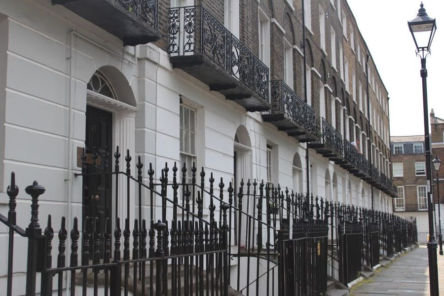 London: Guided Harry Potter Bus Tour of Locations - Why the purple bus matters