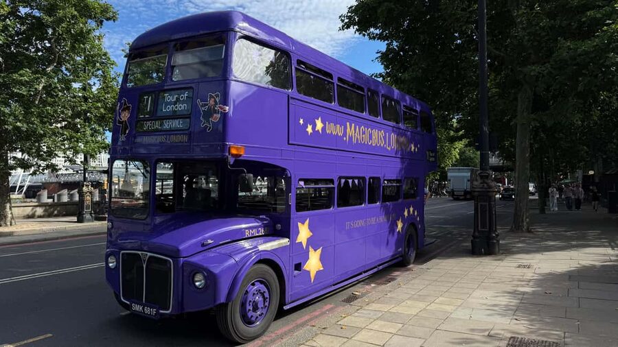 London: Guided Harry Potter Bus Tour of Locations - Starting at Embankment and getting settled