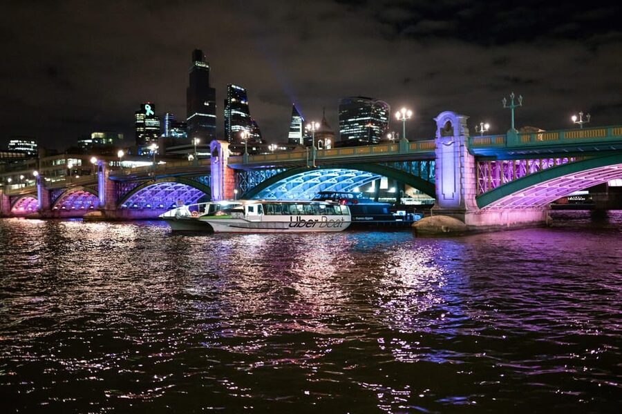London: Hop-On Hop-Off 1-Day River Sightseeing Adventure - How the hop-on hop-off system works in real life