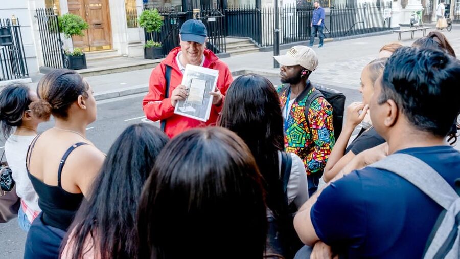 London: Hop-On Hop-Off Pass with Thames River Cruise 24 Hrs - The Thames cruise connects two sightseeing zones