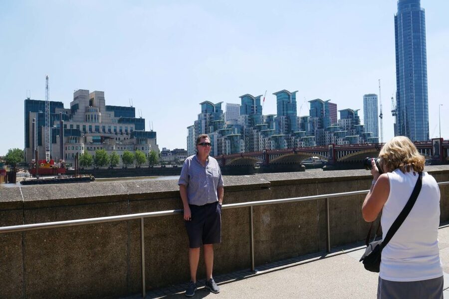 London: James Bond Small Group Mini Coach Tour - MI6, where movie spy work meets real security