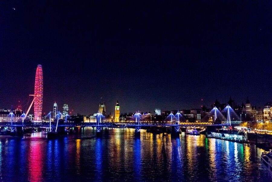 London: Nighttime Open-Top Sightseeing Tour with Live Guide - Who should book this evening tour?