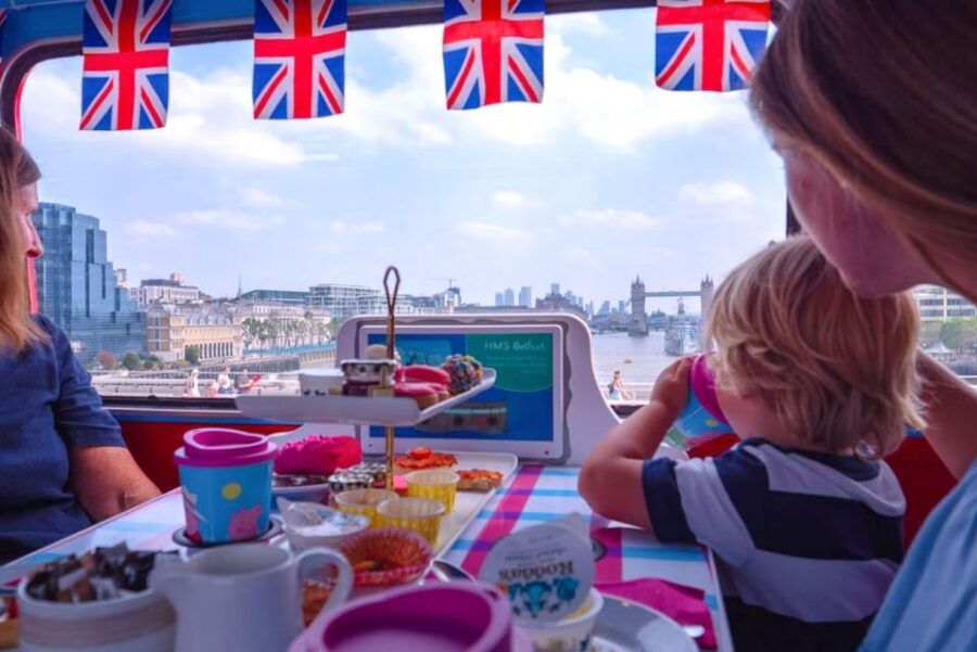London: Peppa Pig Bus Tour with Entertainment - What the built-in tablets add