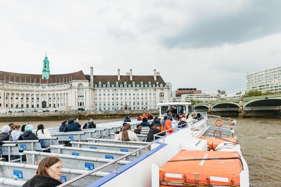 London: River Thames Hop-On Hop-Off Sightseeing Cruise - Returning west with coffee and a different view