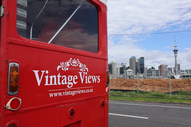 London Routemaster Double Decker Auckland Discovery - Live commentary makes the difference