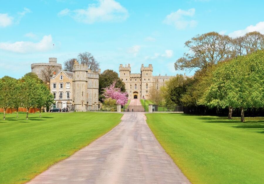 London: Stonehenge, Windsor, and Bath Day Trip by Bus - The coach time is part of the bargain