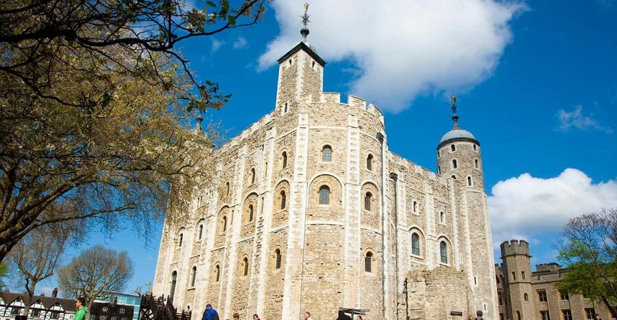 London: Tower of London, Hop-on, Hop-off Bus & River Cruise - The bus routes and what each area offers