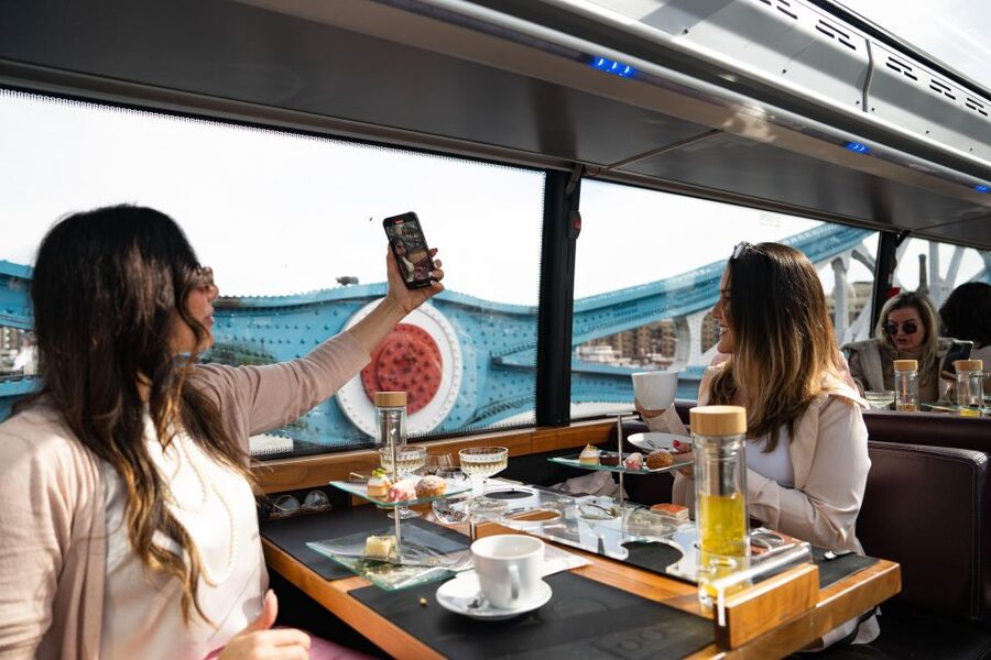 London: Traditional Afternoon Tea Tour in a Luxury Coach - Why this afternoon tea works as a sightseeing plan