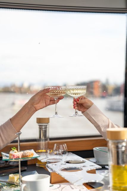 London: Traditional Afternoon Tea Tour in a Luxury Coach - St. Paul’s, the Shard, and the City skyline