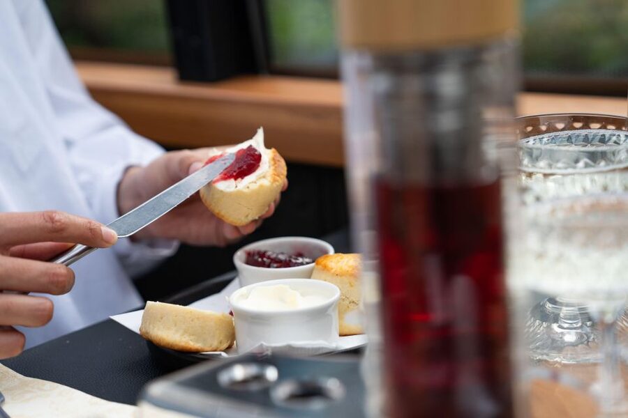 London: Traditional Afternoon Tea Tour in a Luxury Coach - Starting near Embankment and finding your seat