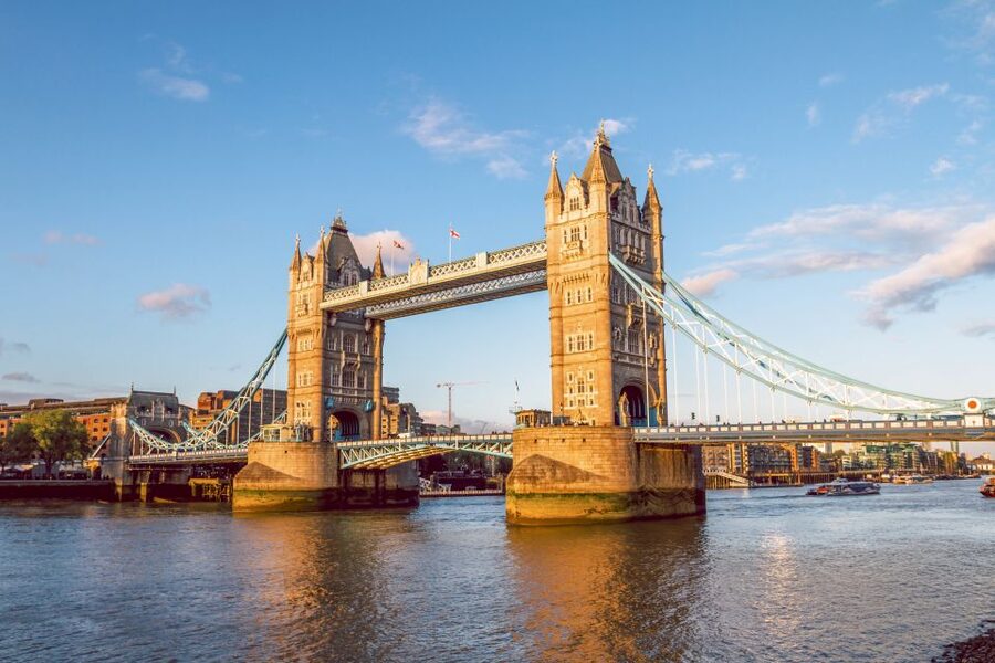 London: Vintage Bus Tour and London Eye Ticket - A classic London introduction in four hours