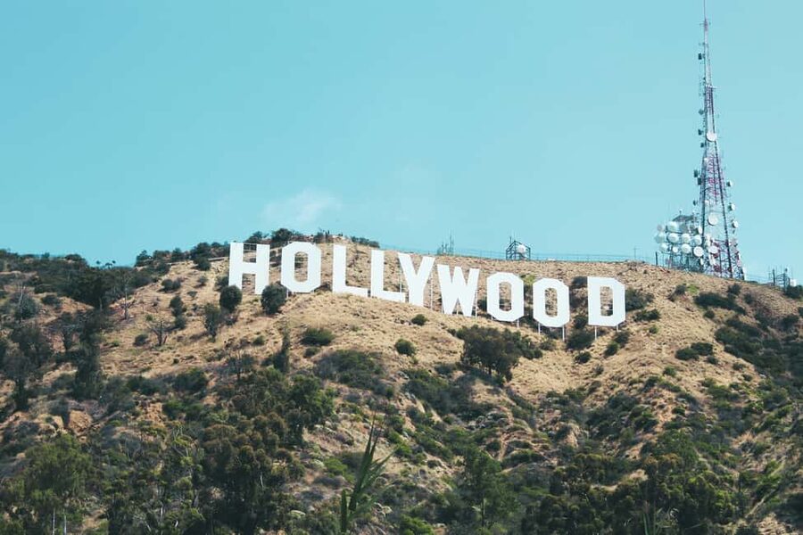 Los Angeles: Celebrity Homes and Movie Scenes Bus Tour - The screen makes distant sights easier to understand