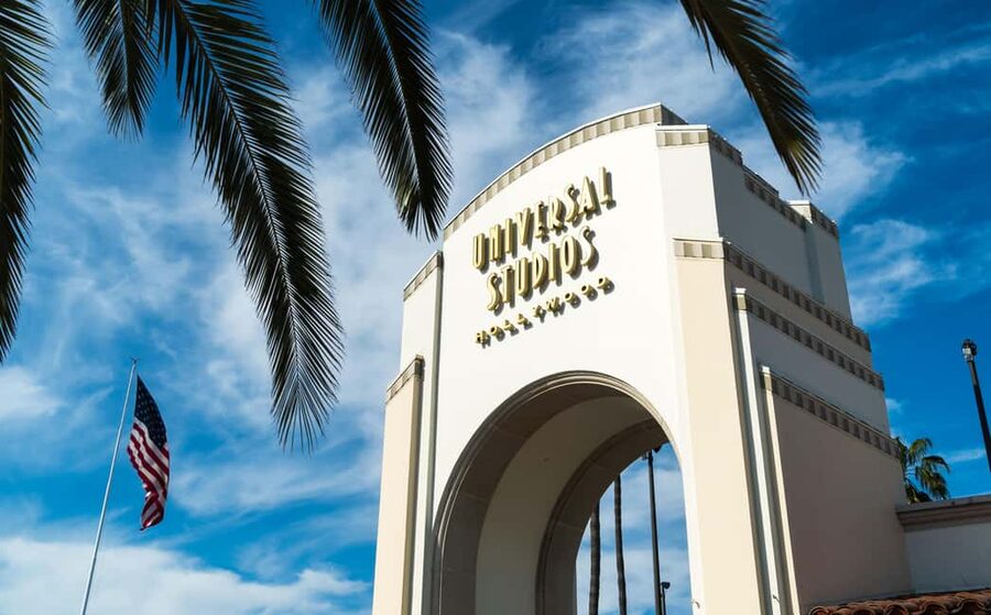 Los Angeles: Universal Studios Hollywood & Bus Tour Package - Day one with celebrity homes and Hollywood landmarks