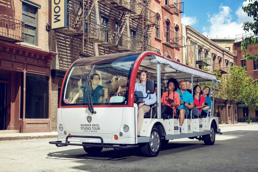 Los Angeles: Warner Bros Studio Hollywood & Bus Tour Package - Central Perk, The Big Bang Theory, DC, and Harry Potter