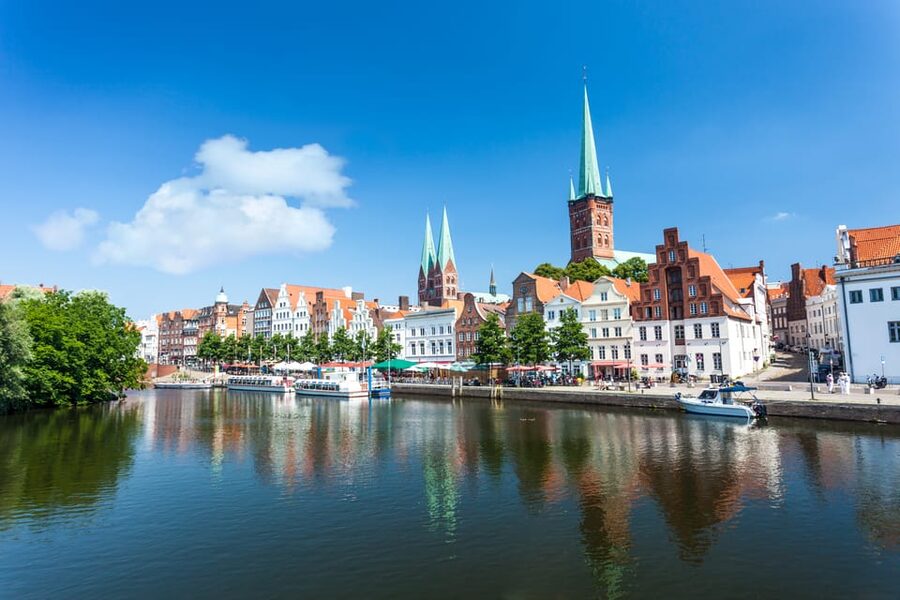 Lübeck: 1-Hour Splash Bus City Tour - From city bus to Trave boat