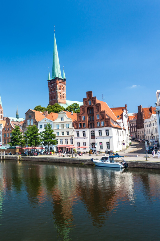 Lübeck: 1-Hour Splash Bus City Tour - Meeting the captain at An der Untertrave