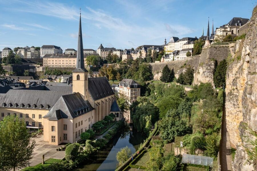 Luxembourg: City Bus Tour with Audio Guide and Headphones - A fast introduction to Luxembourg City