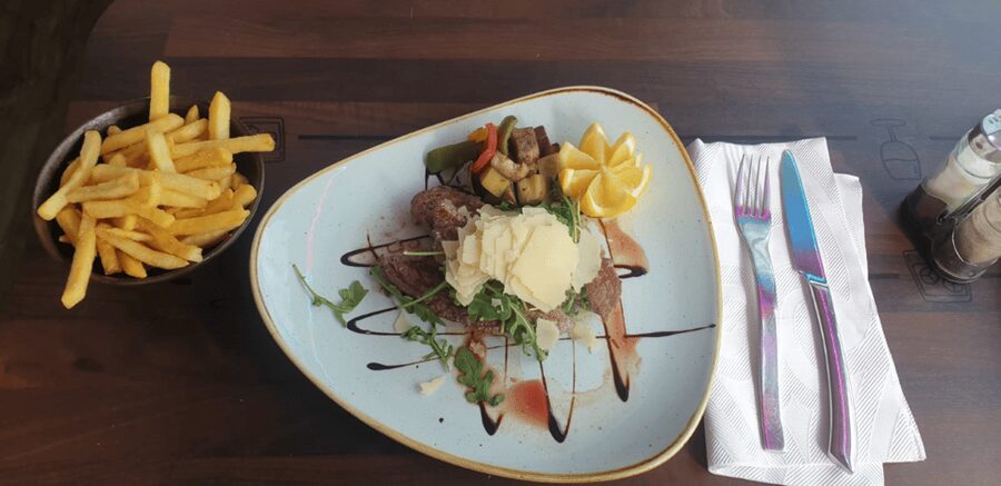 Luxembourg: Italian-Style Dinner in a Vintage Bus - Vegetarian dishes and menu planning
