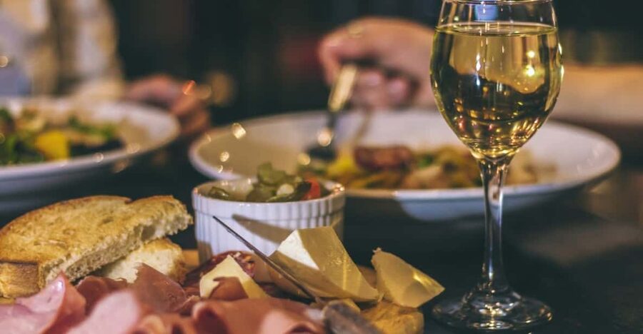 Luxembourg: Italian-Style Dinner in a Vintage Bus - What arrives on the standard Italian menu