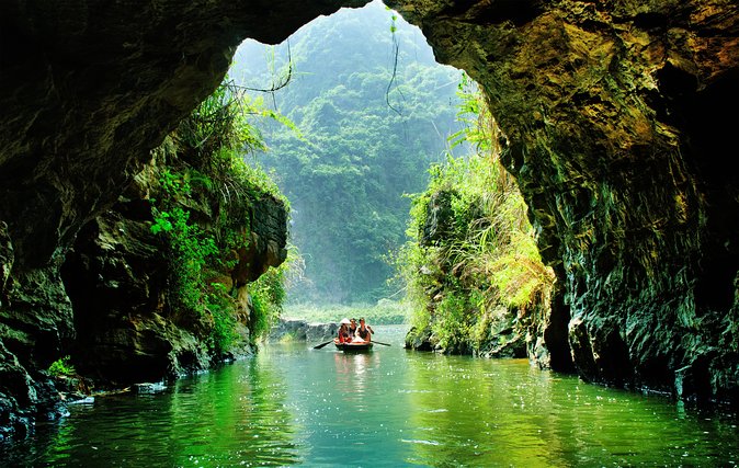 Luxury Hoa Lu Trang An Mua Cave Amazing View - Small Group Tour - Limousine Bus - Hoa Lu and the Dinh and Le temples