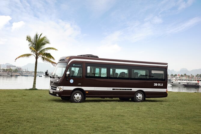 Luxury Limousine Bus transfer Ha Noi Old Quarter to Ha Long Bay - The road through the Red River Delta