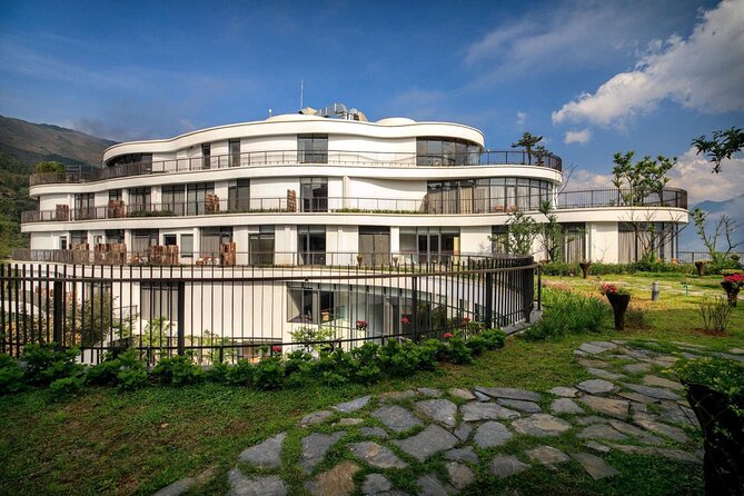 LUXURY SAPA TOUR 2D1N -Stay At 5 Star Hotel-Transfer by sleep bus - Meeting Black Hmong culture near Y Linh Ho