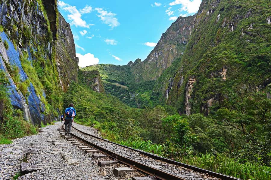Machu Picchu 2 Days / 1 Night (By Bus) - The walk from Hidroelectrica to Aguas Calientes
