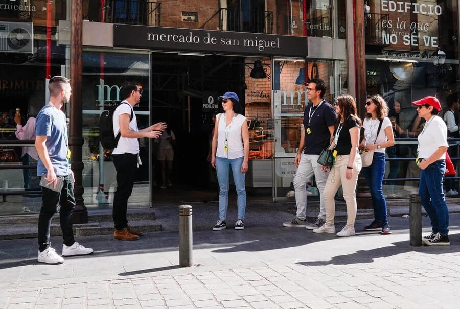 Madrid: 4-Hour Bus Tour with Royal Palace Admission - Key points at a glance