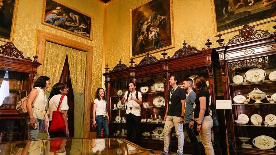 Madrid: 4-Hour Bus Tour with Royal Palace Admission - Who gets the best value at $79