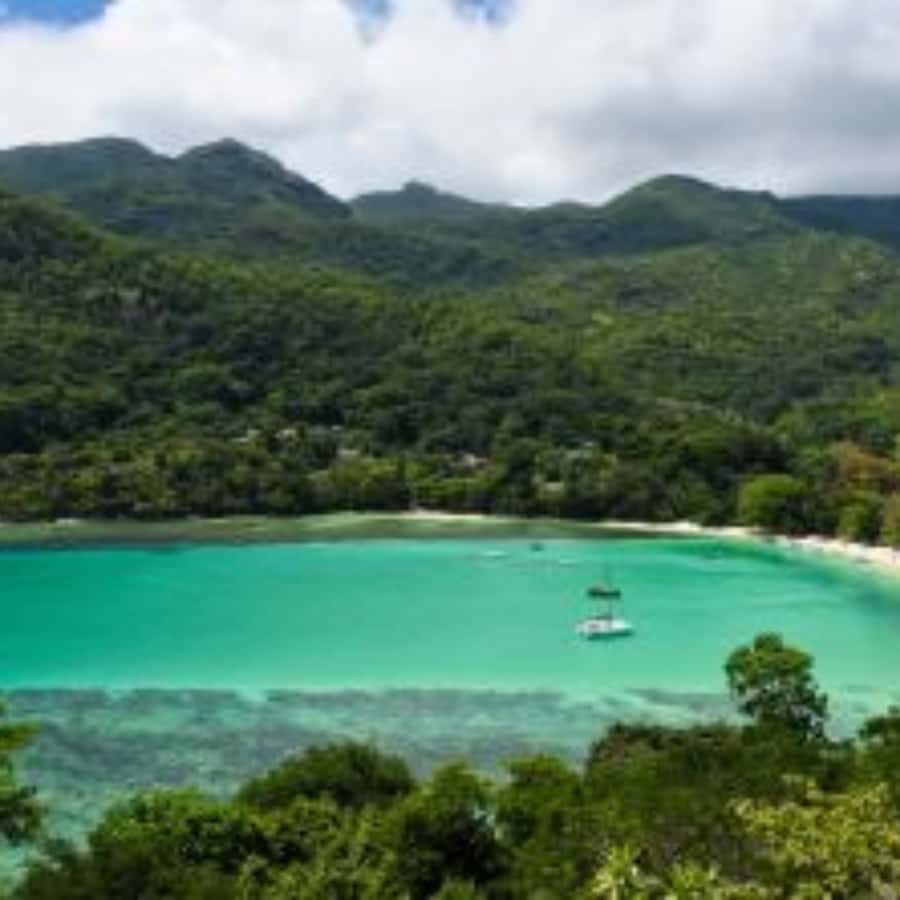 Mahe Discovery Bus Tour - A Fast Introduction to Mahe by Beach