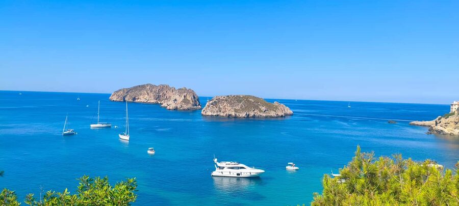 Mallorca: 3-hour bus tour around Calvià with 2 stops - Paguera and Santa Ponsa: from resort streets to coastal views