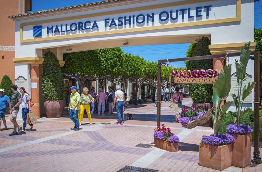 Mallorca: Fashion Outlet Shopping Excursion by Bus - Booking details worth checking
