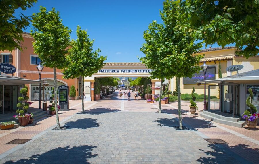 Mallorca: Fashion Outlet Shopping Excursion by Bus - An open-air center near the countryside