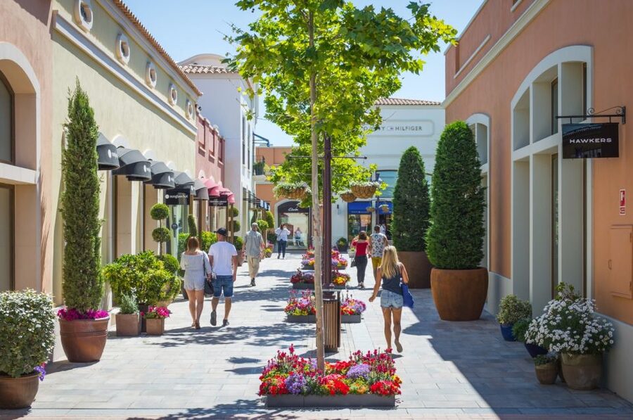 Mallorca: Fashion Outlet Shopping Excursion by Bus - Useful services beyond the shops