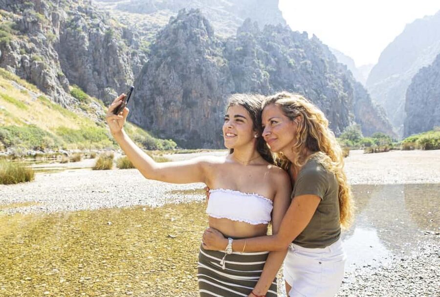 Mallorca Island Tour with Boat, Train, Tram and Bus - How crowded can the day feel?