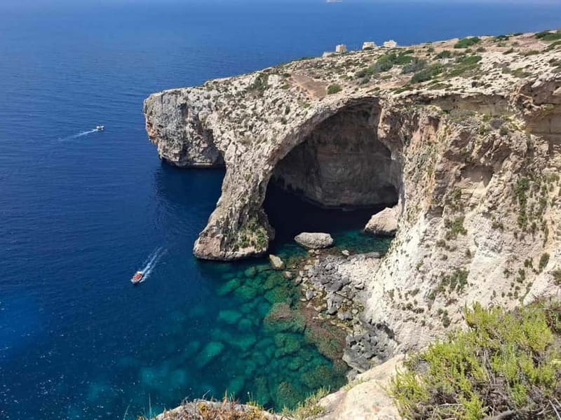Malta: 5 hr Vintage Bus Tour - Mdina & Blue Grotto inc. food - Key points at a glance