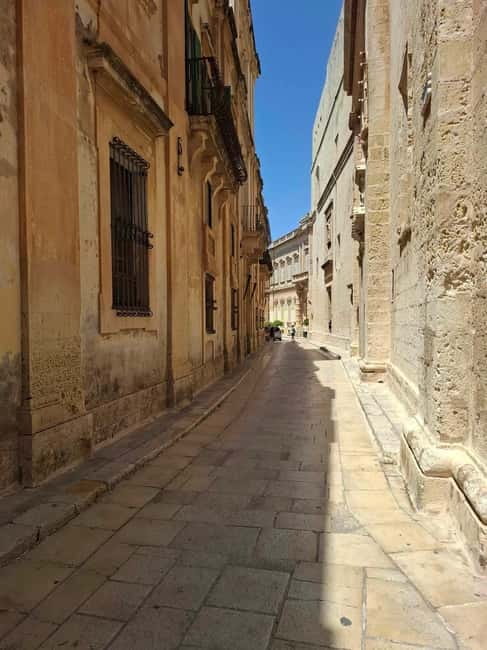 Malta: 5 hr Vintage Bus Tour - Mdina & Blue Grotto inc. food - What the $59 price really covers